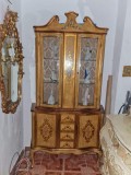 Vitrina baroc venetian vintage lemn pictata manual/ mobila antica