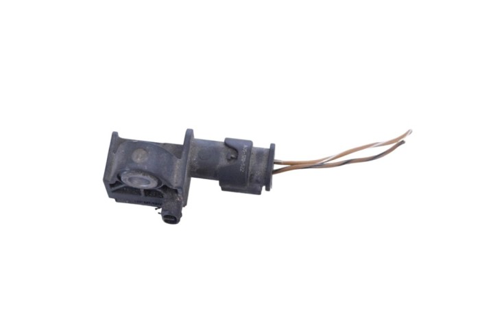 Senzor de impact dreapta față SSANGYONG KORANDO 2018 OEM: 8627034010 25642699