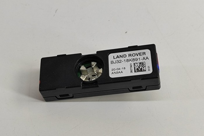 Amplificator de antena JAGUAR I-PACE X590 2018 OEM: BJ32-18K891-AA,28273621 28818097