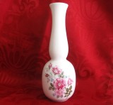VAZA PORTELAN ROYAL KPM BAVARIA LUCRATA MANUAL DECOR TRANDAFIRI SI FLORI DE NU MA UITA 21 CM