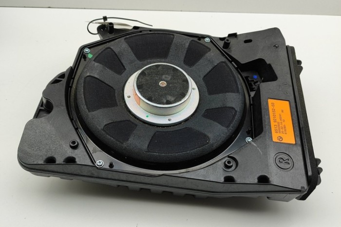 Subwoofer podea dreapta BMW 3 F30, F80 2014 OEM: 9210152 | 31646089