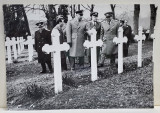 OFITERI ROMANI SI FRANCEZI LA UN CIMITIR MILITAR DIN FRANTA , FOTOGRAFIE ANII &#039;60 - 70