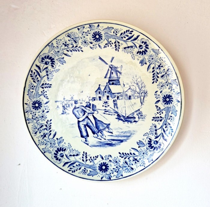 ceramica DELFT BOCH farfurie de perete decor hibernal patinaj iarna 22 cm