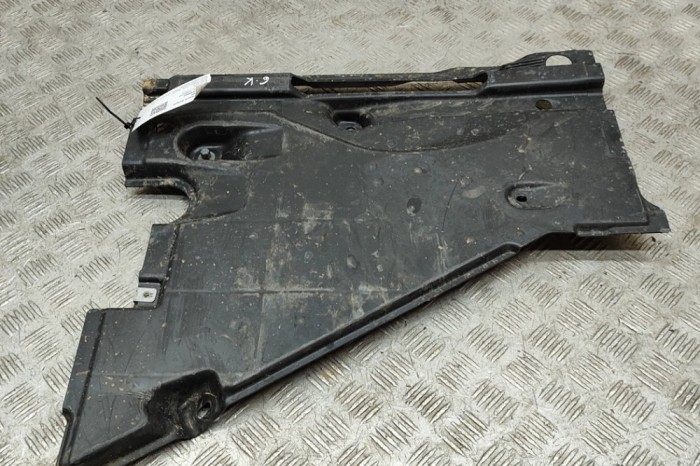 Scut motor st&acirc;nga spate AUDI A5 Avant 2024 OEM: 8B3825215 | 31846684