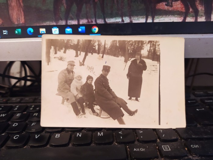 Trei generații pe săniuță, Sanie, Ofițeri, Sinaia?, circa 1930, 205