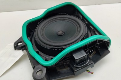 Subwoofer podea st&amp;acirc;nga BMW 3 G20, G28 2022 OEM: 2622565 | 31200373 foto
