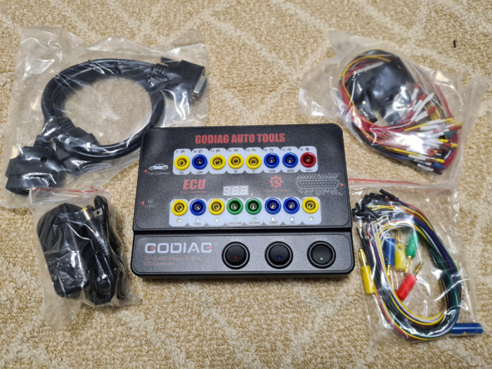 GODIAG GT100 AUTO TOOLS OBD II Break Out Box ECU Connector