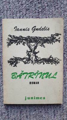Batranul, Iannis Gudelis, Ed Junimea 1987, 128 pagini foto