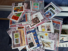 PLICURI FILATELICE 25 timbre straine 25 romanesti plus 2 colita bonus foto
