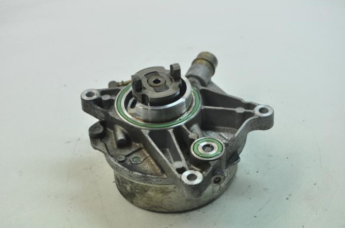 Pompa de vacuum PORSCHE CAYENNE 92A 2012 OEM: 7lp100011bd 10535373