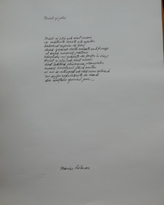 Manuscris de expozitie scris olograf de poetul Marius Robescu, poezia Fericit si plin