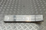 Ornament prag interior st&acirc;nga spate JAGUAR XJ X351 2014 OEM: AW93-F13245-BD 23771385