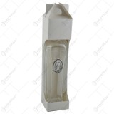 Sticla inalta. eleganta. in forma de hexagon cu gatul ingust si dop. cu decor embosat &ndash; 60