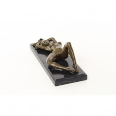 Femeie intinsa - statueta erotica din bronz pe soclu din marmura EC-5