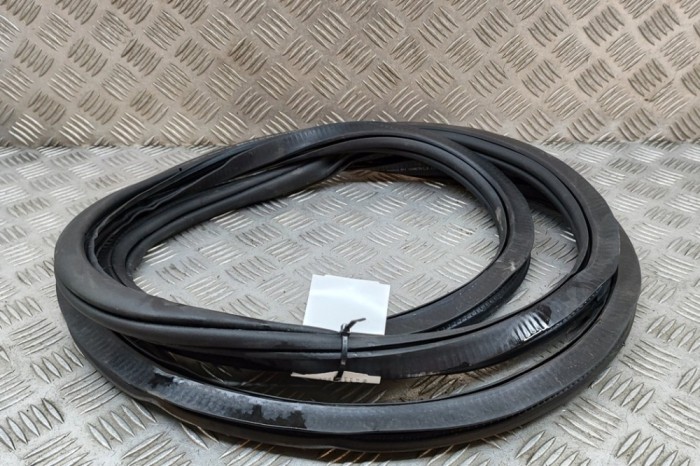 Garnitura ușă st&acirc;nga față AUDI Q4 Sportback F4N 2022 OEM: 11A867911B | 23890521
