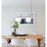 Lustra suspendata, 2 globuri sticla alba, dulie 2 x E27, culoare corp auriu, inaltime reglabila maxim 1M