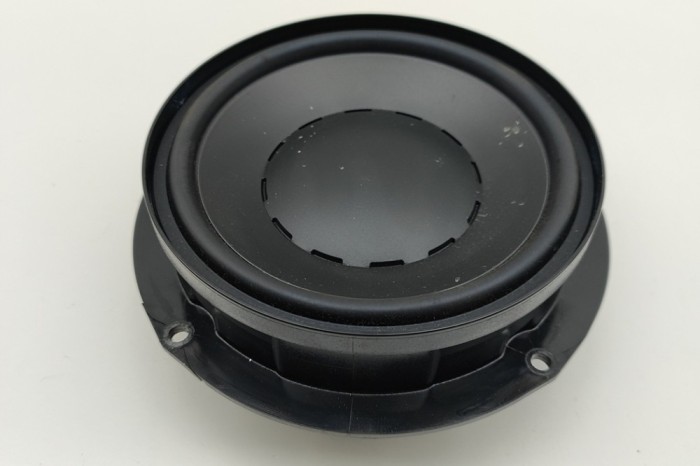 Difuzor ușă st&acirc;nga spate VW GOLF VII 5G1, BQ1, BE1, BE2 2018 OEM: 1K8035453 30801666