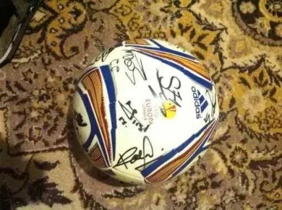 CSC Șelimbăr Minge cu autografe -- Banii merg la un baiat bolnav foto