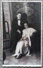 Cuplu participant la Balul ATIF Cernauti 1935// fotografie tip CP foto