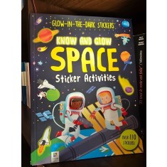 Know and Glow - Space sticker activities (Cunoaste si stralucesti - Activitati cu autocolante spatiale - carte in limba engleza)