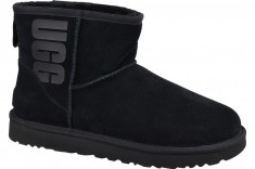 Cizme de iarna UGG Classic Mini UGG Rubber Logo 1108231-BLK negru foto