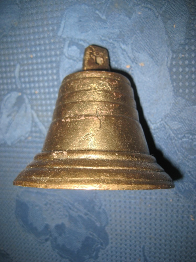 A808-Clopot bronz fara limba. Inaltime 8 cm, diametrul 7.5 cm. | Okazii.ro