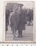 bnk foto - Ofiter cu sotie pe strada - interbelica