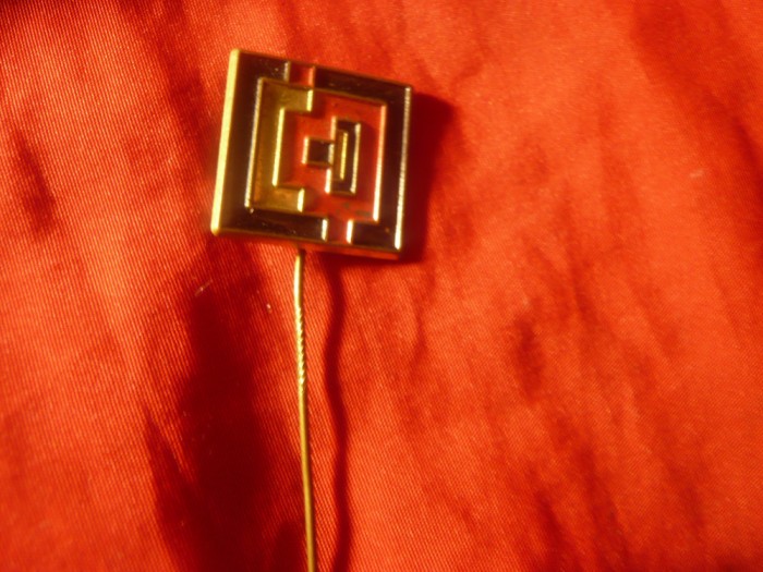 Insigna veche - Informatica ,Tehnica ,metal si email , h=1.9cm , ac relipit