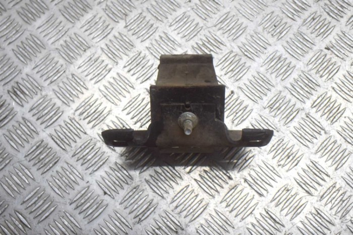 Suport motor st&acirc;nga NISSAN NP300 NAVARA Pick-up D23 2017 | 12196609