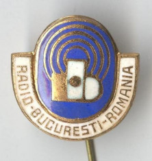 Radio Bucuresti Romania insigna veche anii 1970, superba, alama cu email la cald foto