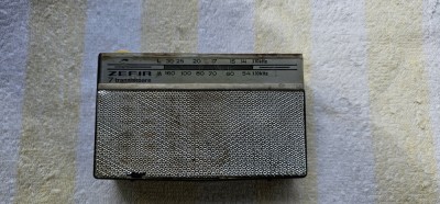 RADIO ZEFIR S-631 TN2 , 7 TRANZISTOARE , ELECTRONICA , NU FUNCTIONEAZA . foto