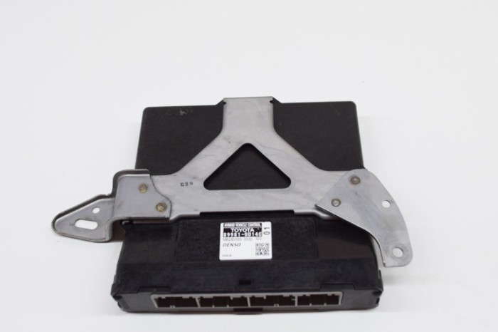 Unitate de control motor TOYOTA YARIS _P13_ 2015 OEM: MB285000-3332,89981-0D140 14856757