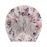 Caciulita tip turban cu floricele gri aplicate (Marime Disponibila: 3-6 luni)