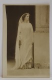A.S.R. PRINCIPESA ELISABETA A ROMANIEI , IN ROCHIE ALBA , CU CRIN , FOTOGRAFIE TIP CARTE POSTALA , INCEPUTUL SEC. XX