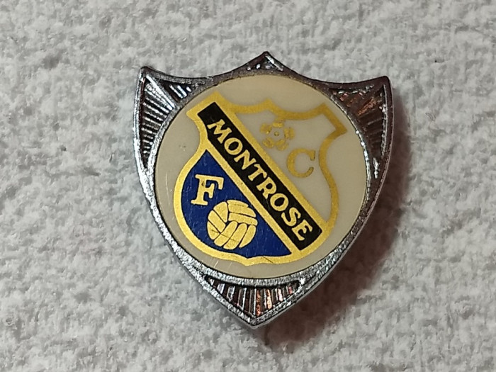 Insigna metalica fotbal - MONTROSE FC (Scotia)