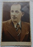 Fotografie tip Carte postala, Barbat in sacou si cravata, perioada interbelica