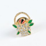 Brosa martisor cos auriu cu flori