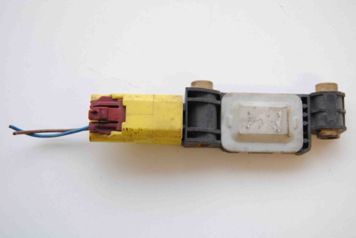 Senzor de impact st&acirc;nga față AUDI A4 8EC, B7 2006 OEM: 8E0959643B | 1759793