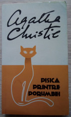 Agatha Christie / Pisica printre porumbei foto