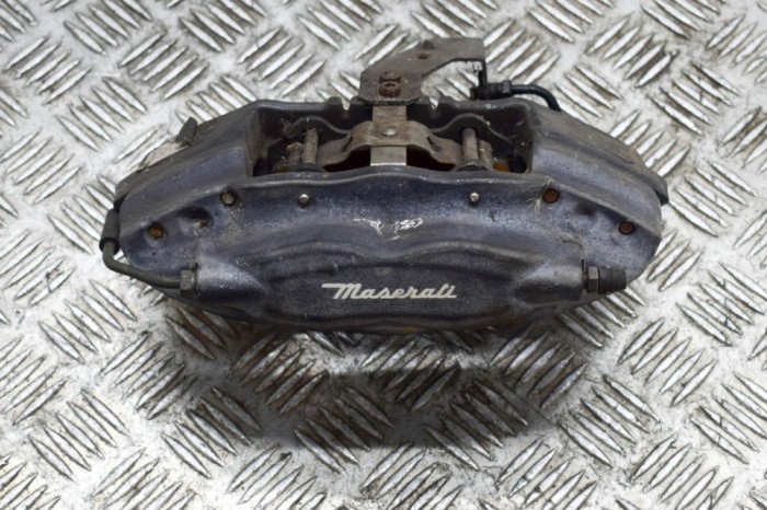 Etrier de fr&acirc;nă dreapta față MASERATI GHIBLI M157 2015 OEM: C068 14102448