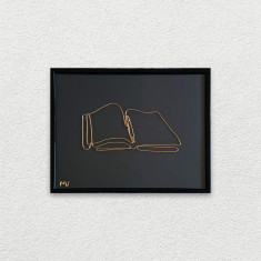 Carte si stilou, tablou din fir continuu de sarma placata cu aur, 16×21 cm