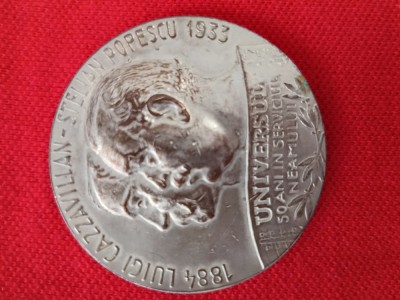 medalie FONDATORII ZIARULUI UNIVERSUL , Luigi Cazavillan si Stelian Popescu 1884- 1933 , argintata . foto