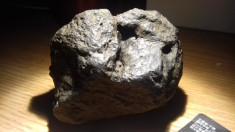 Meteorit !! greutate 1.200 grame foto