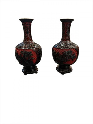 Pereche de vase chinezești, vintage, Cinnabar pe suport din lemn de mahon foto