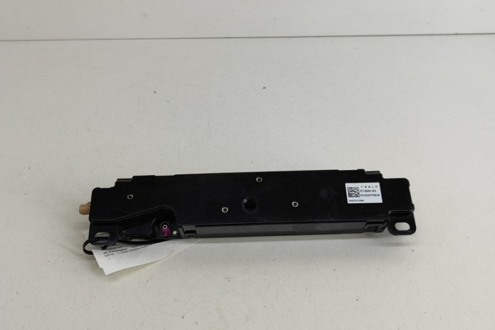 Amplificator de antena TESLA MODEL Y 2022 OEM: 1585601-00-E 26252251