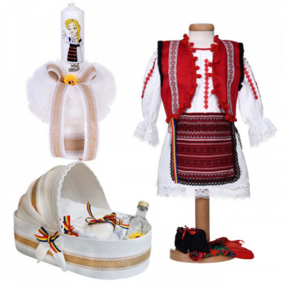 Set costum national fetita, trusou botez landou si lumanare, decor traditional, foto