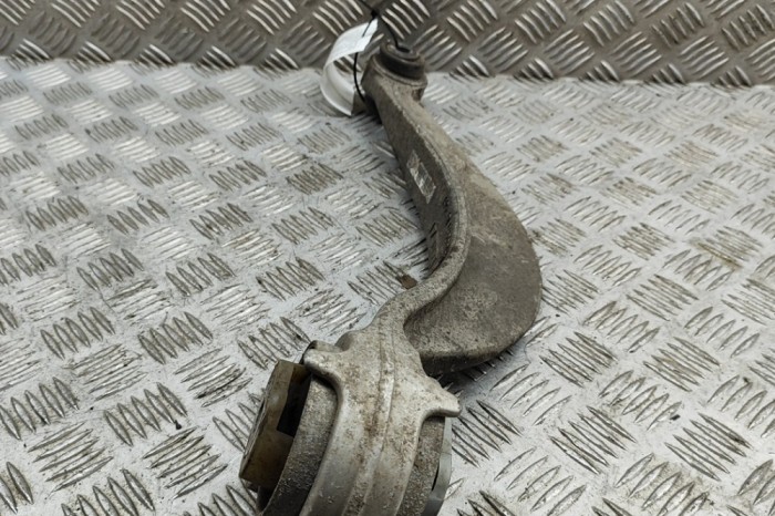 Braț curbat dreapta față JAGUAR F-PACE X761 2017 OEM: HK83-3C256-AD 23053216
