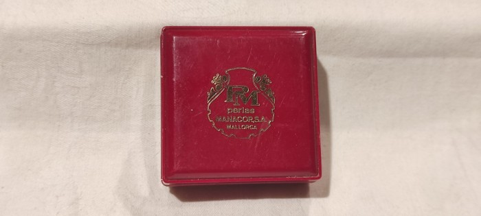 BROSA cu PERLA ORIGINALA de MALLORCA in cutia ORIGINALA SPANIA AC DE rever PIN