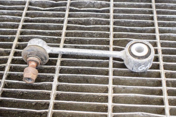Bieleta stabilizatoare dreapta spate PORSCHE PANAMERA 970 2015 OEM: 97006905,970.069.05 11170162
