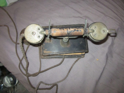 3 telefoane vechi defecte din ebonita nu se dau separat si nu se trimit colet foto